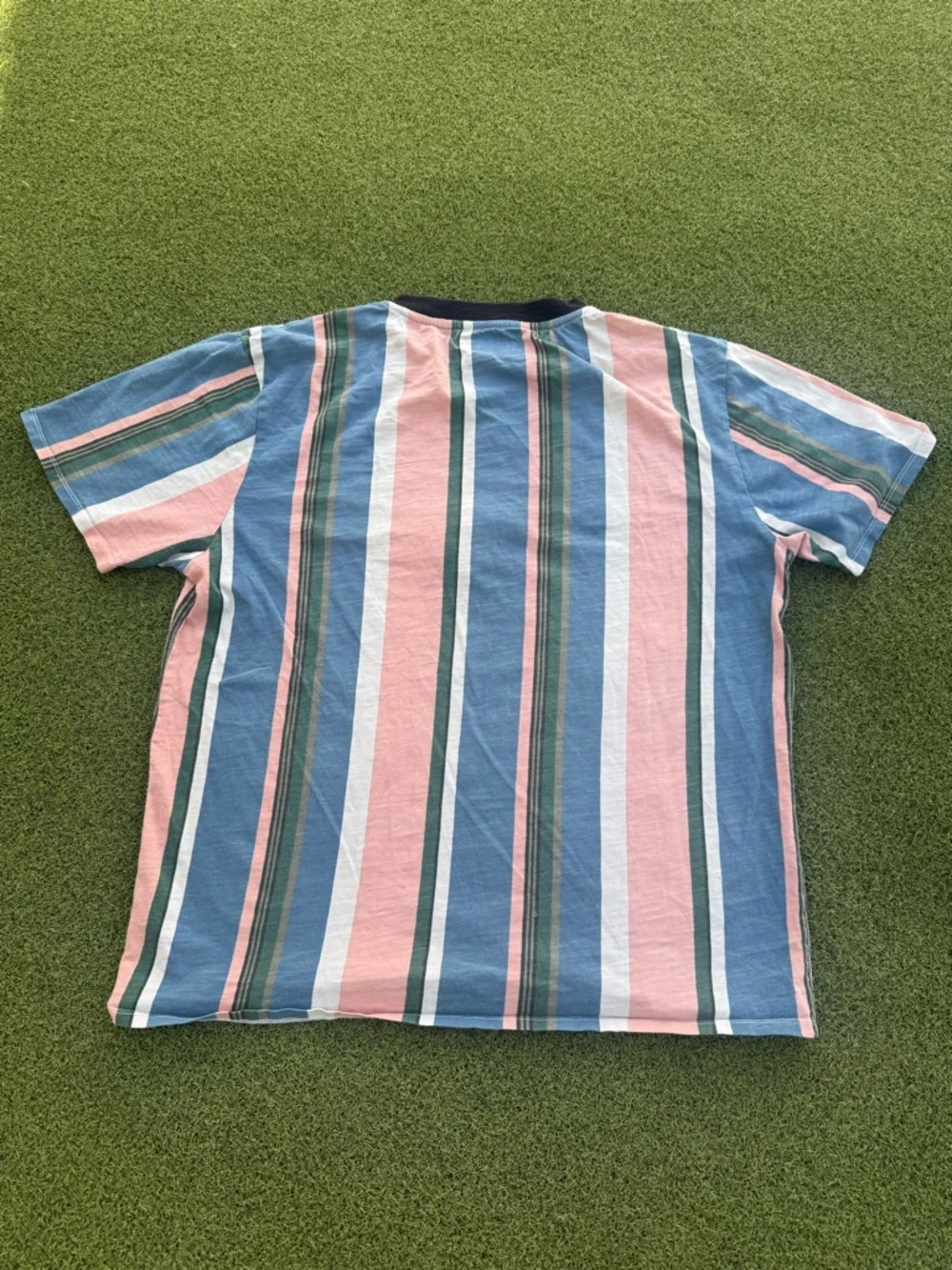 VINTAGE VTG 2000s Y2K DESIGNER SKATER TRENDY GUESS SPELLOUT AMERICAN TEE - Picture 7 of 8